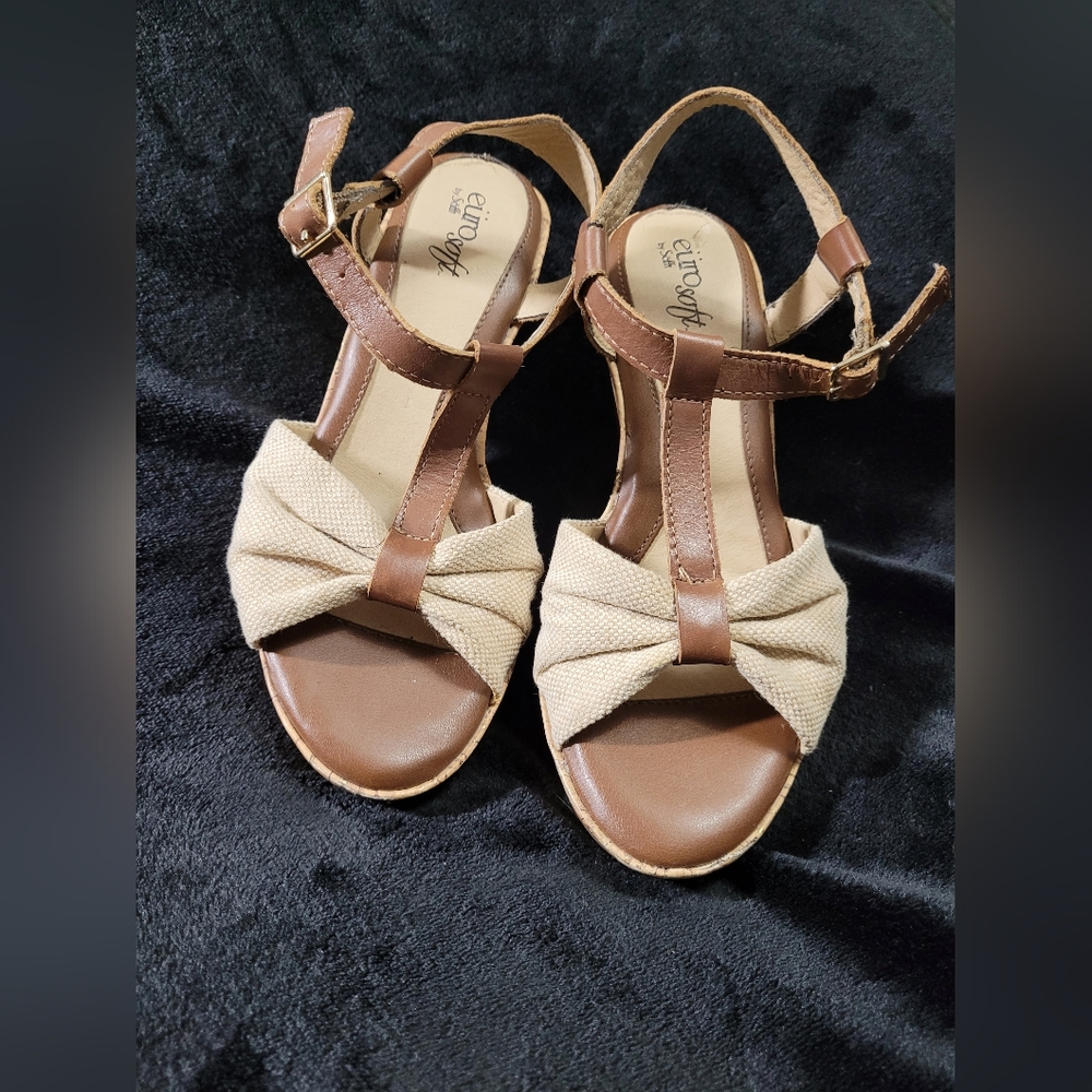 ✨️3/$25✨️ Women's Tan and Brown Wedge-like Platform Sandals - Picture 2 of 16
